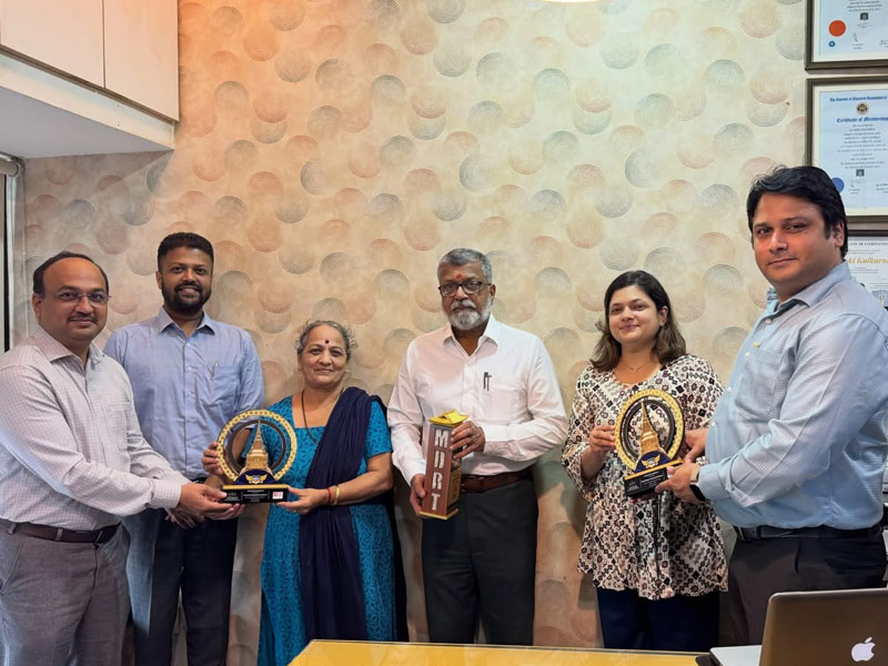 A proud moment for the Affluent Enterprises LLP family. Our founders, Mrs. Shweta Kamalakant Kulkarni and Mr. Kamalakant Kulkarni, were honoured by HDFC with three prestigious awards for their outstanding contribution to investment advisory. A celebration of trust, dedication, and excellence.
