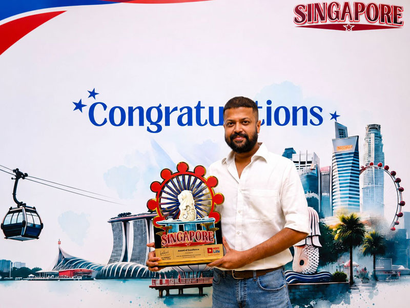Award of Excellence for outstanding achievements in Investment Advisory, at the Rewards & Recognition Function, Sentosa, Singapore.